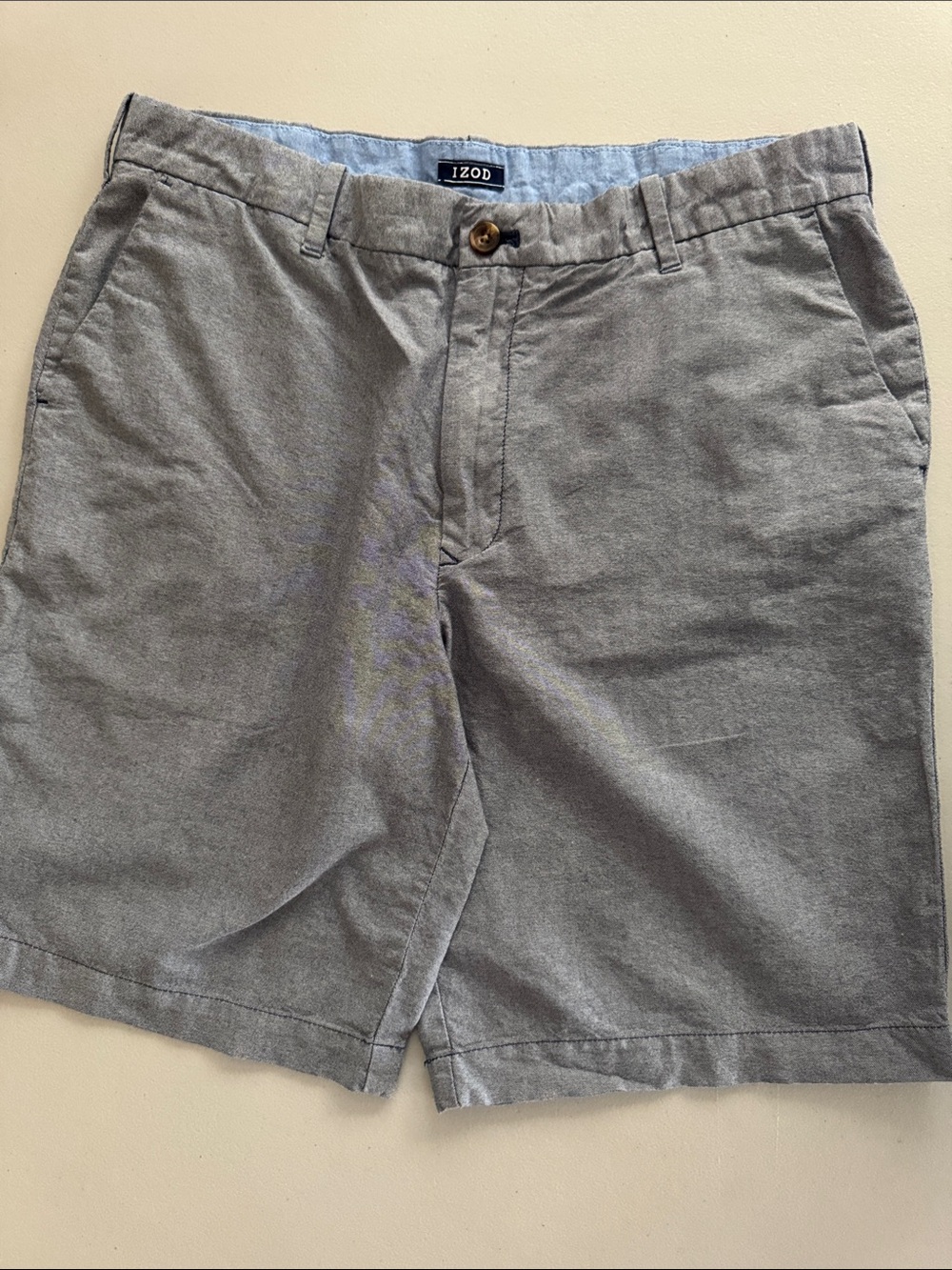 Izod Men's Gray Flat-Front Shorts